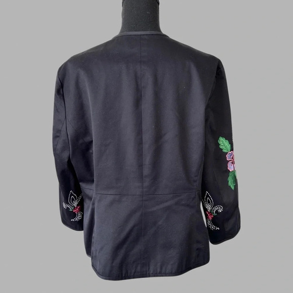 BANDOLINO BLACK  FLORAL JACKET - Picture 3 of 13